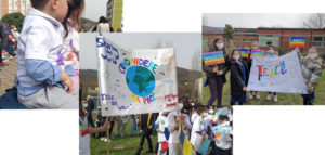 Bambini con cartelloni per la pace
